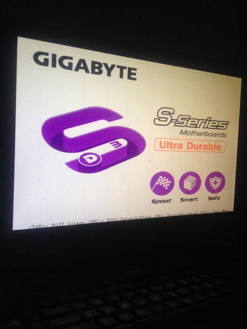 win7系统电脑开不了机 一直卡在主板画面动不了 键盘没有反应 进入不了bios